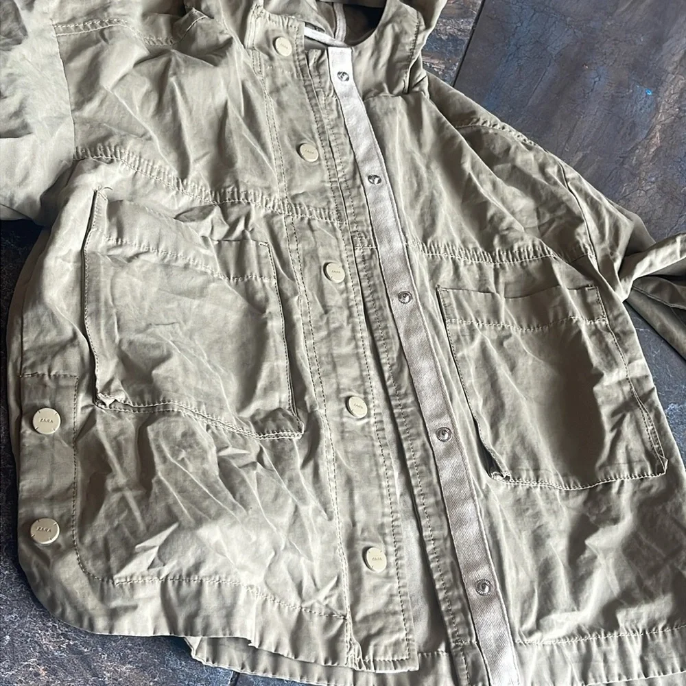 Zara Kids Lightweight Pocket Parka in olive color size 8